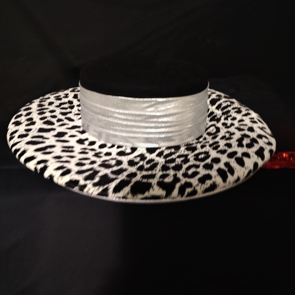 Woman's hat - Picture 3 of 4